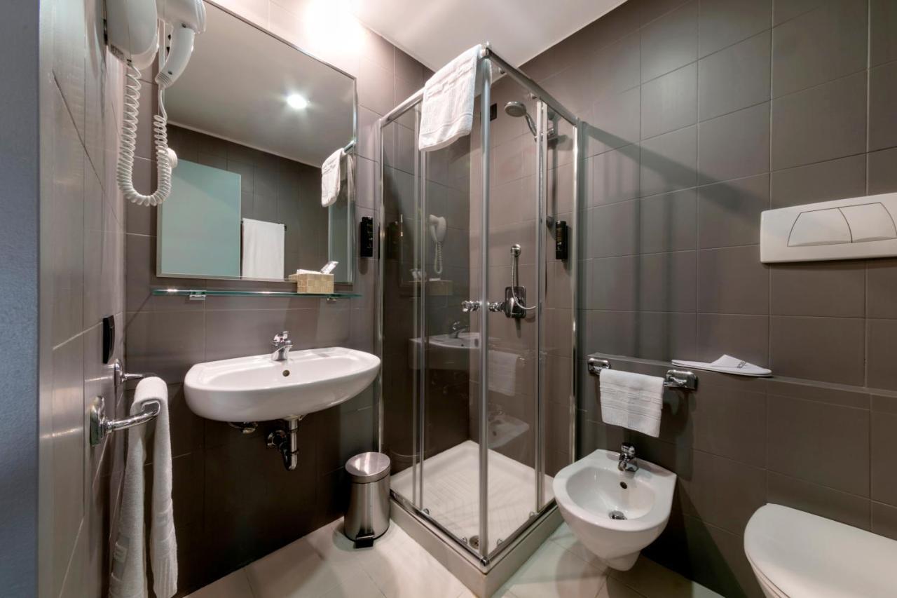 Hotel Mealba Saronno Extérieur photo